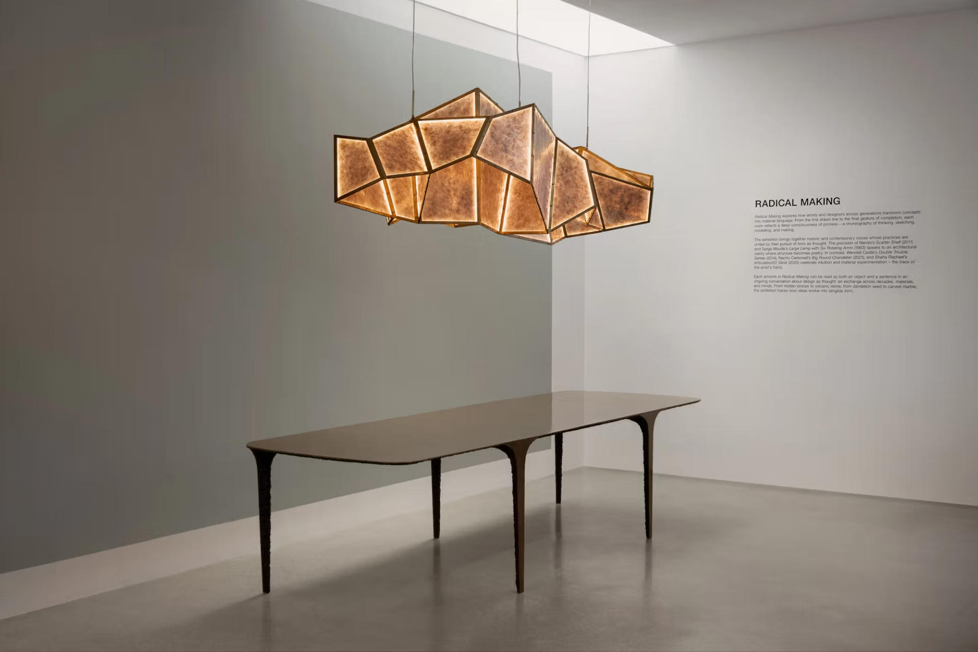 Giacomo Ravagli, Igloo, 2026. Vue d'exposition, Radical Making,  Carpenters Workshop Gallery, Paris. Crédits : Carpenters Workshop Gallery.